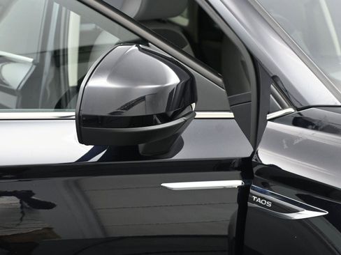 Used 2024 Volkswagen Taos SE image 17