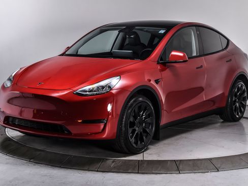 Used 2023 Tesla Model Y AWD image 2