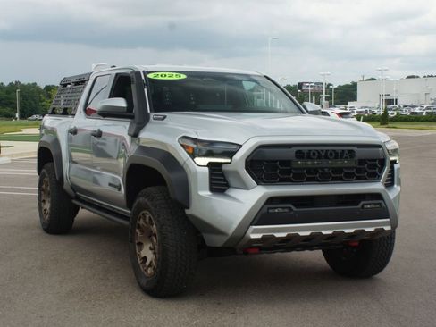 Used 2025 Toyota Tacoma 4x4 Double Cab Hybrid w/ Tow Tech Package image 2