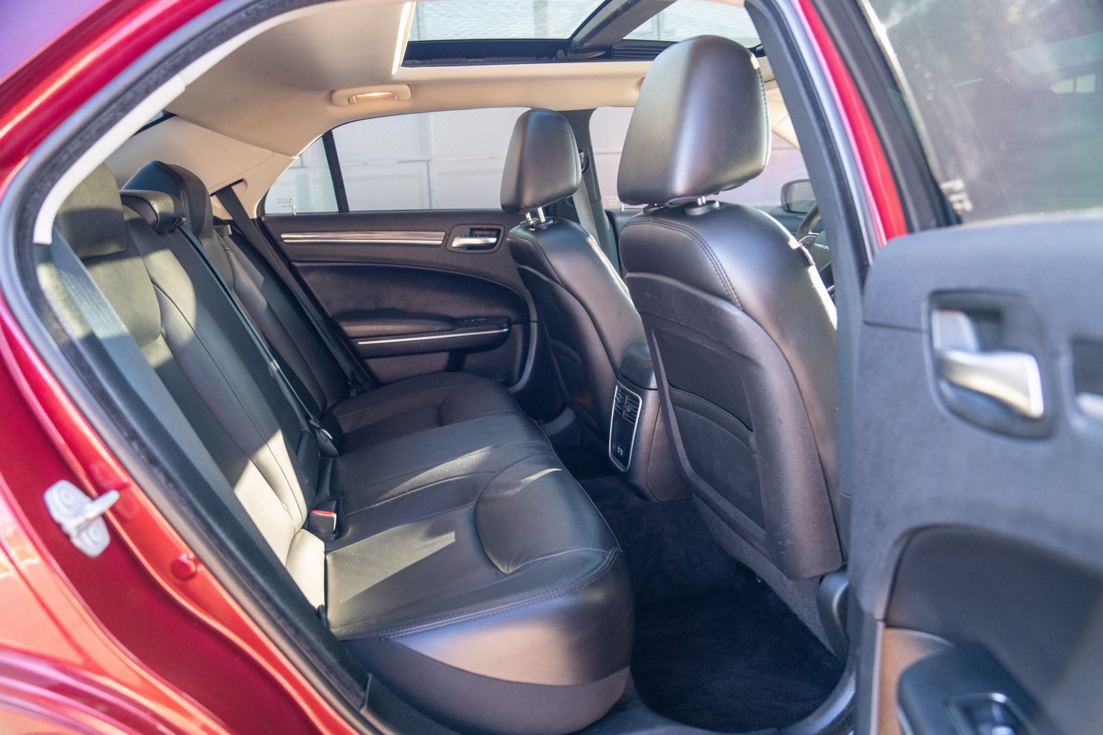 Used 2018 Chrysler 300 Touring L RWD image 23
