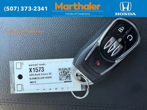 Used 2025 Buick Encore GX Preferred AWD/4WD image 9