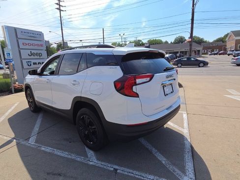 Used 2022 GMC Terrain SLE w/ Driver Convenience Package AWD/4WD image 10