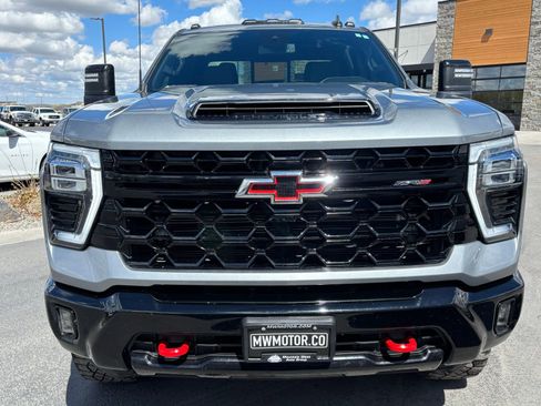 Used 2024 Chevrolet Silverado 2500 ZR2 AWD/4WD image 2