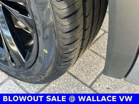 Certified 2023 Volkswagen Tiguan SE R-Line image 12