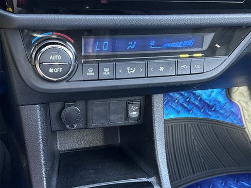 Used 2014 Toyota Corolla L image 22