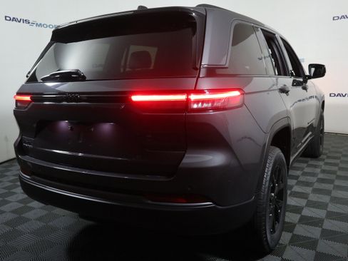 New 2026 Jeep Grand Cherokee Altitude AWD/4WD image 6