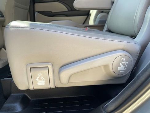 Used 2018 Toyota Highlander XLE AWD/4WD image 33
