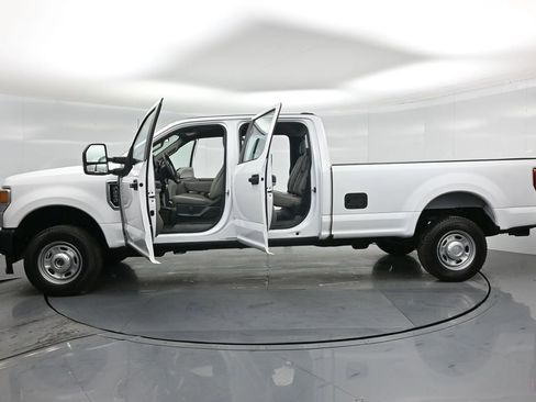 Certified 2022 Ford F250 XL w/ Power Equipment Group image 32