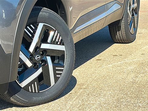 New 2026 Nissan Kicks SV w/ SV Premium Package image 3