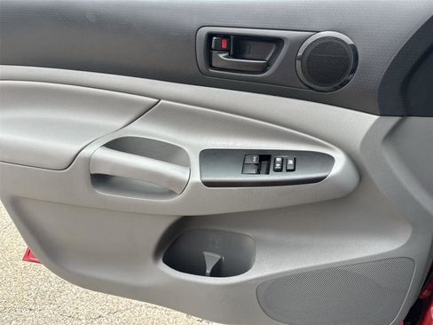 Used 2015 Toyota Tacoma 4x4 Access Cab image 32