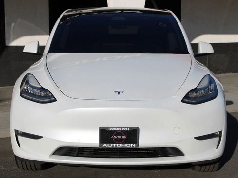 Used 2022 Tesla Model Y Long Range image 2