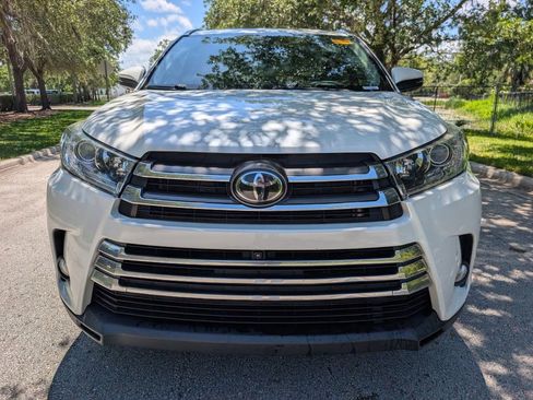Used 2018 Toyota Highlander Limited Platinum AWD/4WD image 2