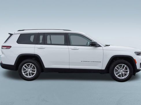 Used 2023 Jeep Grand Cherokee L Laredo image 9
