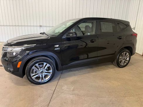 Used 2022 Kia Seltos LX AWD/4WD image 2