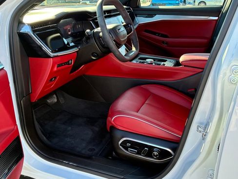 Used 2024 Jeep Wagoneer Launch Edition image 18