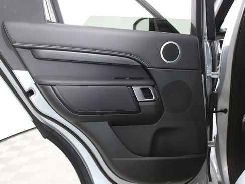 Used 2022 Land Rover Discovery S R-Dynamic image 25