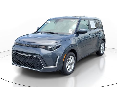 Certified 2025 Kia Soul LX w/ LX Technology Package FWD image 3