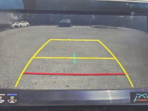 Used 2021 Toyota Avalon Limited image 9