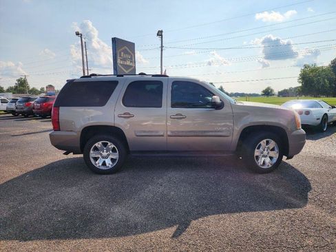 Used 2007 GMC Yukon SLT w/ SLT Preferred Equipment Group AWD/4WD image 3