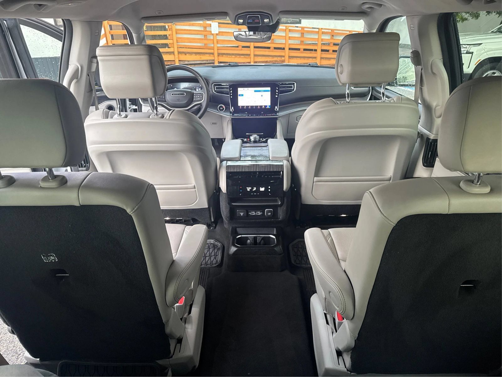 Used 2024 Jeep Wagoneer Series III AWD/4WD image 20
