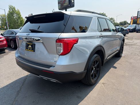 Used 2020 Ford Explorer XLT w/ Equipment Group 202A AWD/4WD image 7