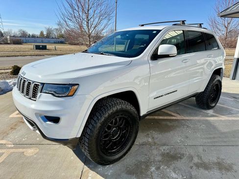 Used 2018 Jeep Grand Cherokee Limited image 4