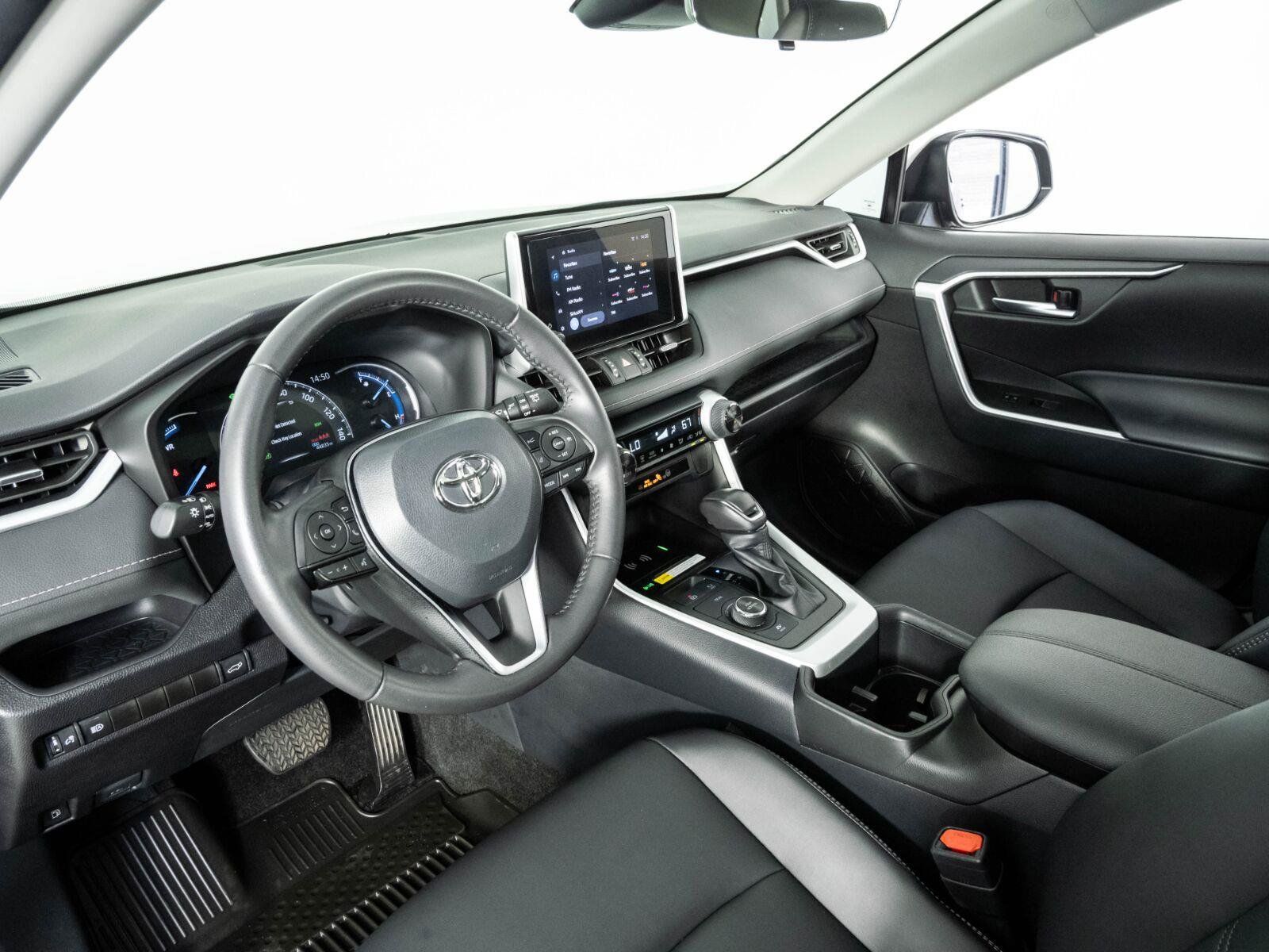 Used 2024 Toyota RAV4 XLE Premium AWD/4WD image 4