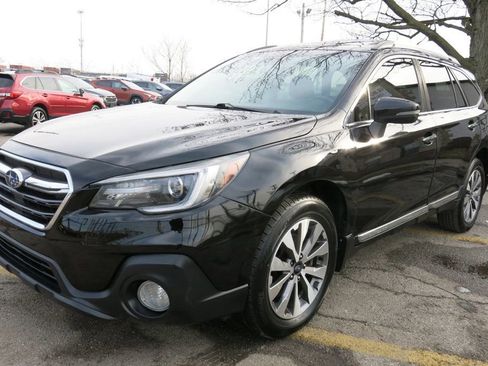 Used 2018 Subaru Outback 3.6R Touring image 2