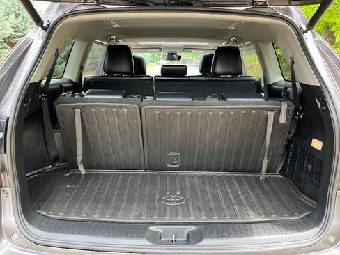 Used 2019 Toyota Highlander XLE AWD/4WD image 46