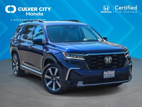 Used 2024 Honda Pilot Touring image 1