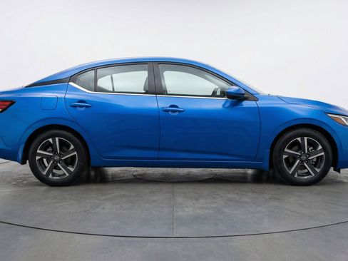 Used 2025 Nissan Sentra SV FWD image 11