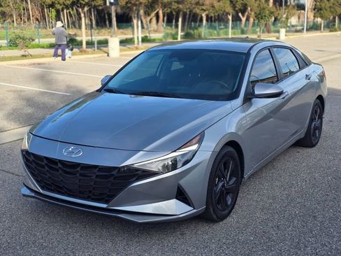 Used 2021 Hyundai Elantra SEL w/ Convenience Package image 4