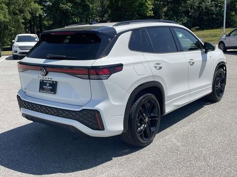 New 2026 Volkswagen Tiguan SE R-Line FWD image 7
