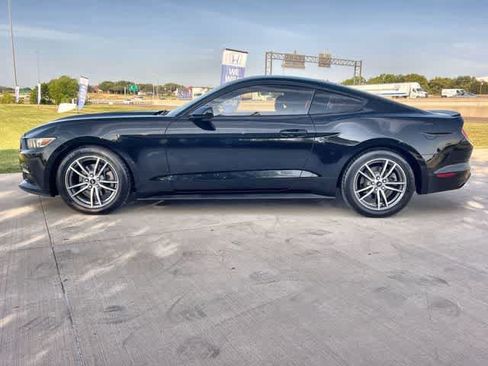 Used 2017 Ford Mustang Coupe RWD image 4