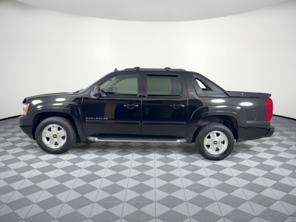 Used 2011 Chevrolet Avalanche LT w/ Luxury Package RWD image 2