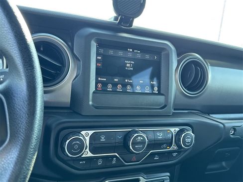 Used 2023 Jeep Gladiator Sport image 22