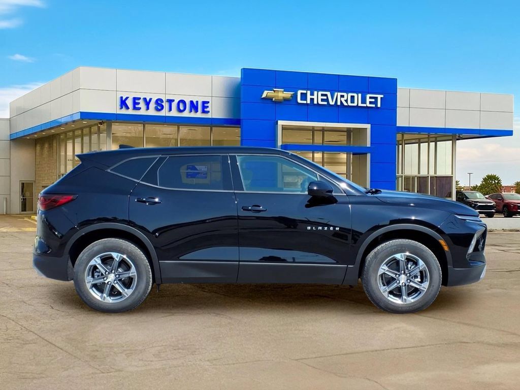 Used 2026 Chevrolet Blazer LT FWD image 8