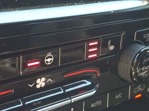 Used 2024 Jeep Grand Cherokee L Laredo w/ Luxury Tech Group I image 25