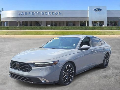 Used 2024 Honda Accord Touring image 2