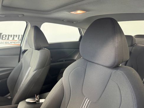 Used 2025 Hyundai Elantra SEL FWD image 10