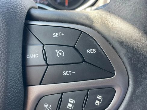 Used 2019 Jeep Cherokee Limited w/ Luxury Group FWD image 21