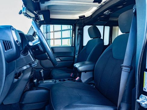 Used 2017 Jeep Wrangler Unlimited Sport AWD/4WD image 7