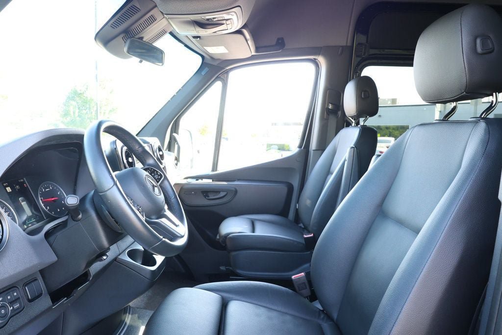 Used 2024 Mercedes-Benz Sprinter 2500 image 18