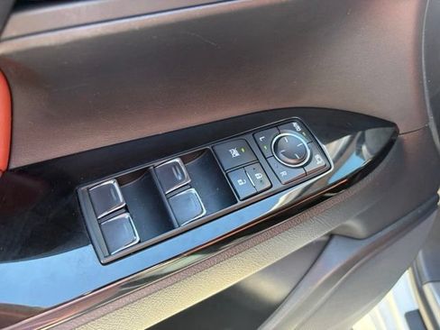Used 2019 Lexus LX 570 4WD w/ Luxury Package image 19