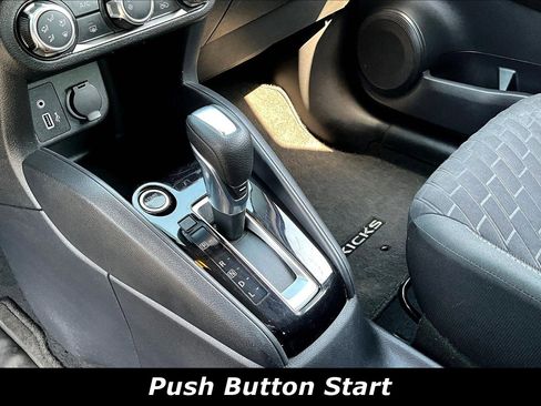 Used 2021 Nissan Kicks S image 17