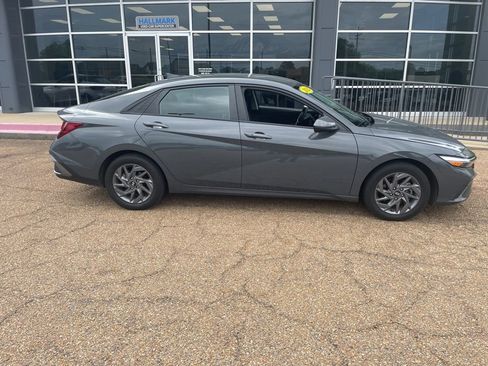 Used 2024 Hyundai Elantra SEL image 9