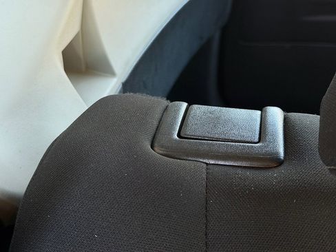 Used 2023 Nissan Rogue S image 22