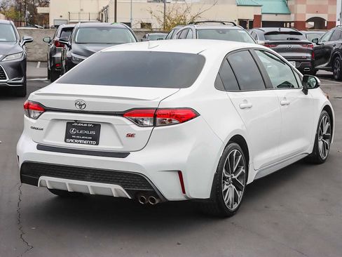 Used 2022 Toyota Corolla SE w/ Carpet Mat Package (TMS) image 4