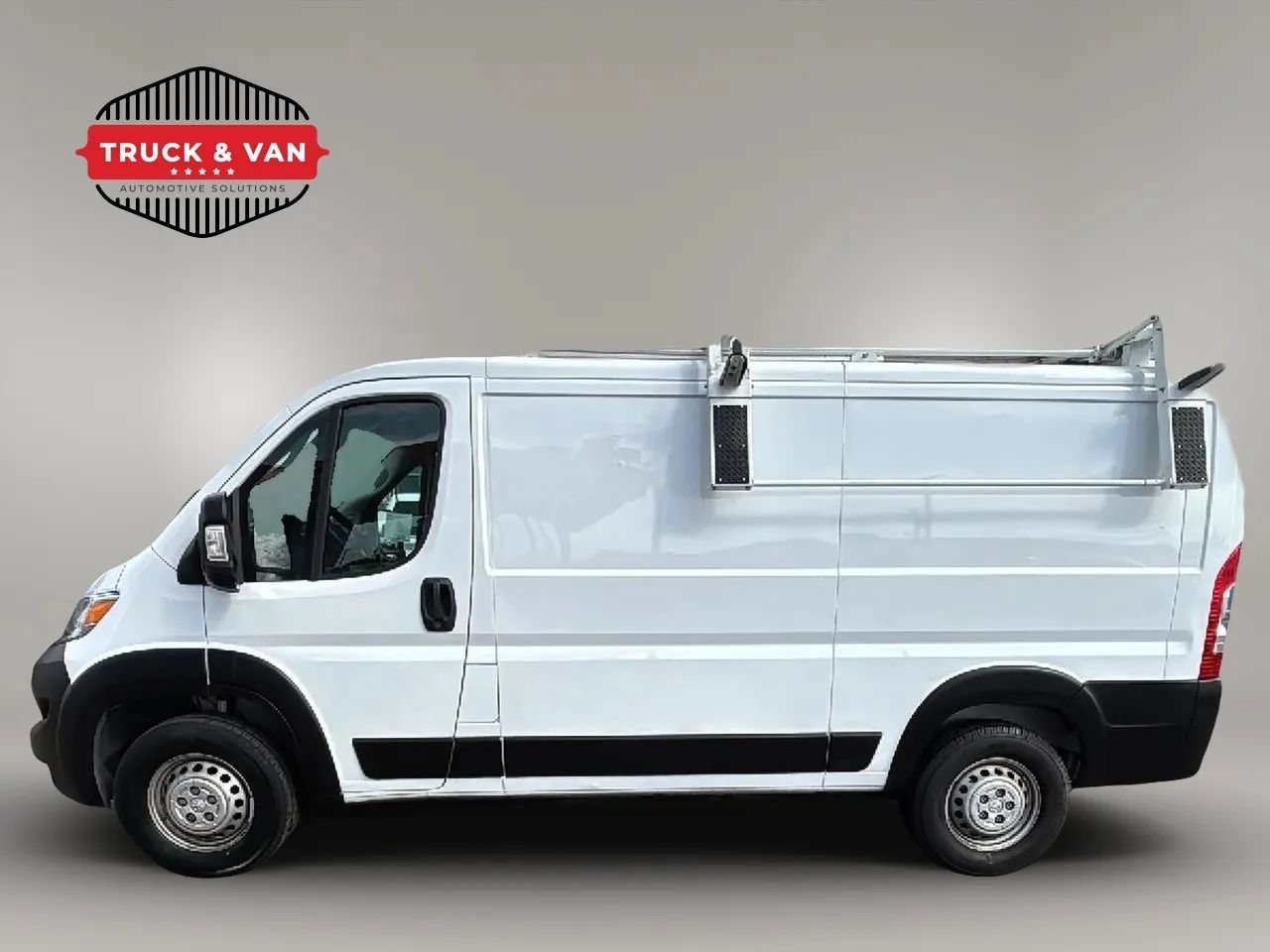 Used 2024 RAM ProMaster 2500 FWD image 3