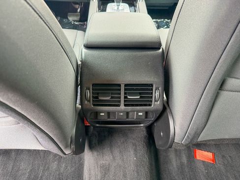 Used 2020 Land Rover Discovery Sport image 24